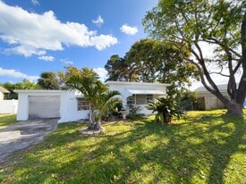 422 N Broadway in Lantana, FL - Building Photo