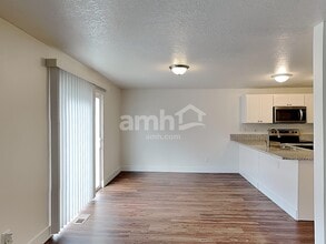 16986 SW Steele Way in Beaverton, OR - Building Photo - Building Photo