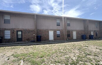 402 S 2nd St in Copperas Cove, TX - Foto de edificio - Building Photo