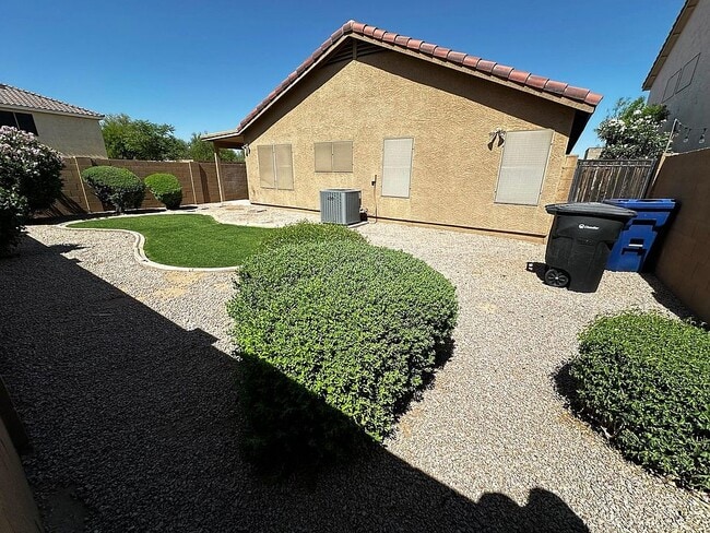 property at 2911 E Cherry Hills Dr