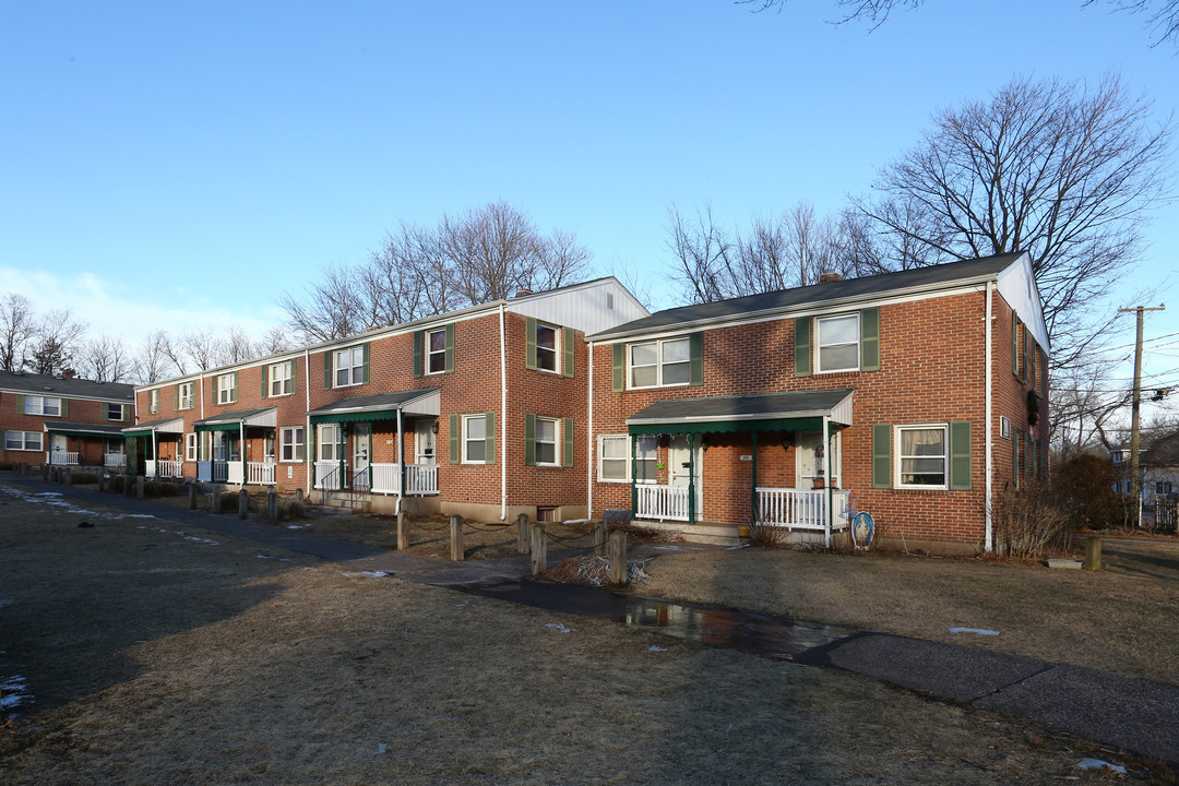 Central Court in East Hartford, CT - Building Photo