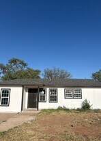 209 Redbud Ave in Lubbock, TX - Building Photo