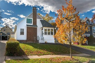 58 Ballantyne Brae in Utica, NY - Building Photo - Building Photo