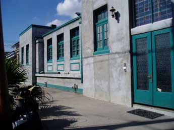 Blue Lagoon Nola Guest House in New Orleans, LA - Building Photo