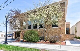 95 Grant St in Crystal Lake, IL - Building Photo