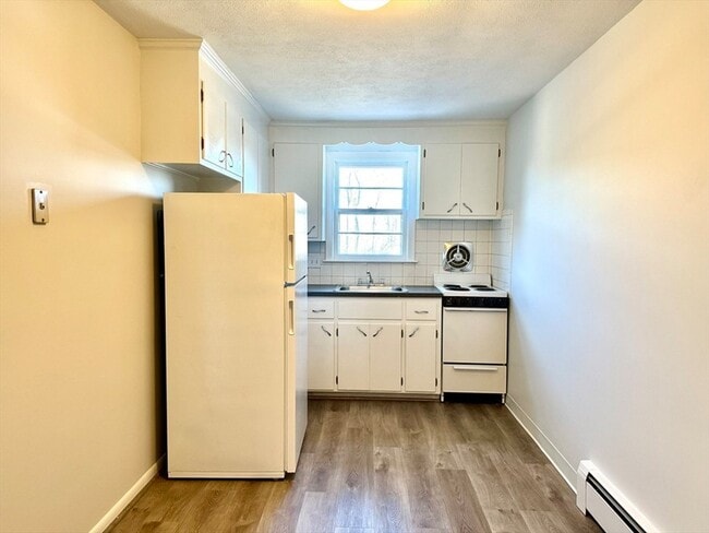 206 High St, Unit 1 in Waltham, MA - Building Photo - Building Photo