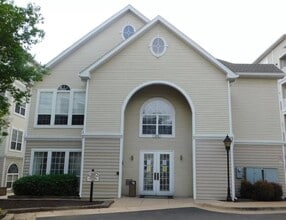 4551 Strutfield Ln, Unit 4424 in Alexandria, VA - Foto de edificio - Building Photo