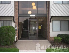 802 Edison Glen Terrace in Edison, NJ - Building Photo - Building Photo