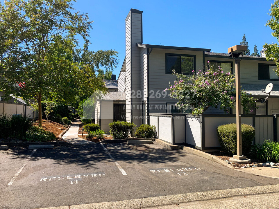 6401 Creekbed Ln in Citrus Heights, CA - Building Photo