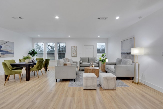 312 Ball St in Seagoville, TX - Foto de edificio - Building Photo