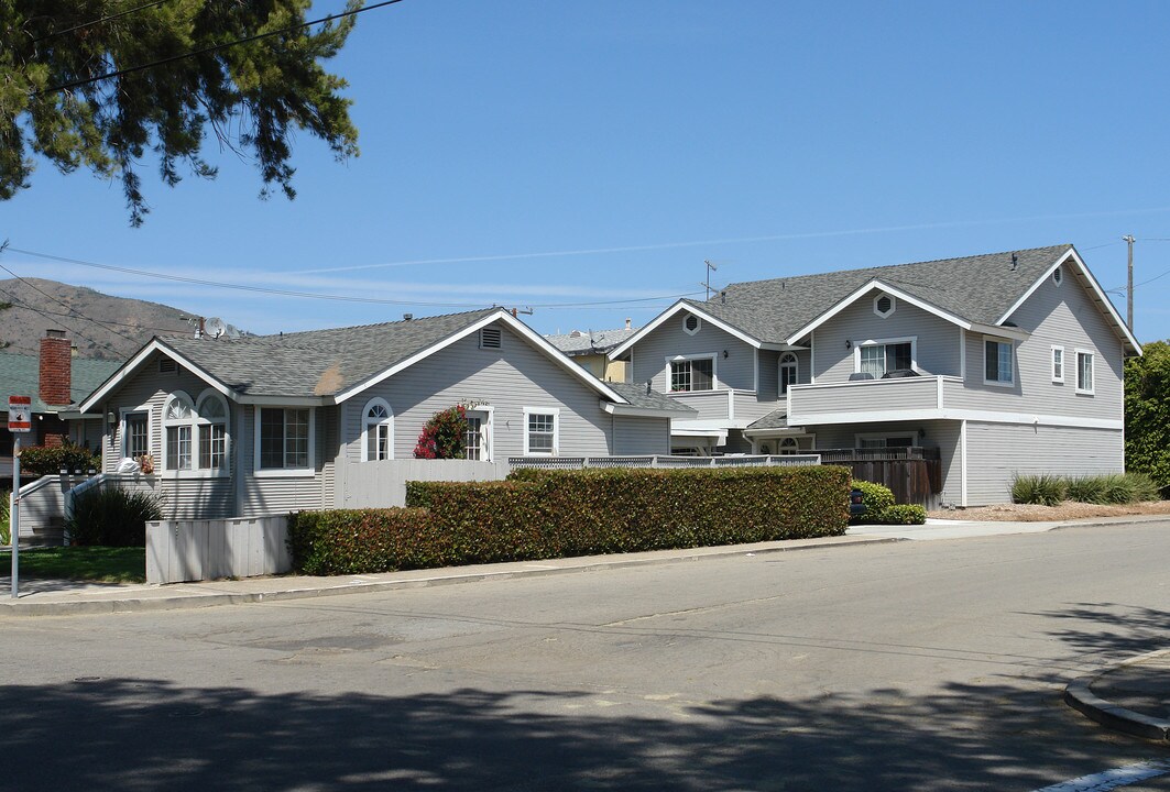 136-140 S Pacific St in Ventura, CA - Foto de edificio