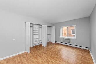 3815 N Pine Grove Ave, Unit 302 in Chicago, IL - Building Photo - Building Photo