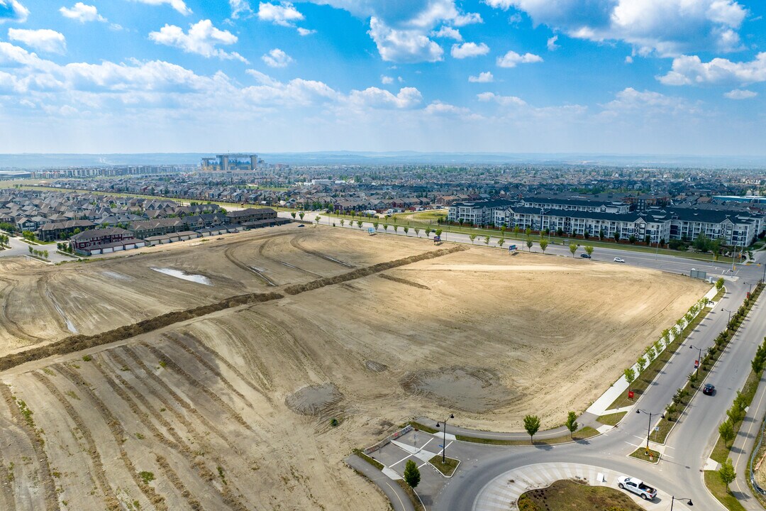 80 Mahogany Rd SE in Calgary, AB - Building Photo
