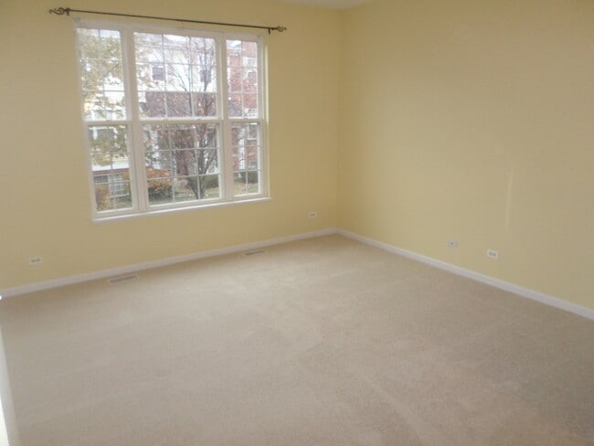 652 N Hidden Prairie Ct in Palatine, IL - Building Photo - Building Photo