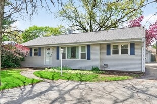 33356 N Sears Blvd in Grayslake, IL - Building Photo