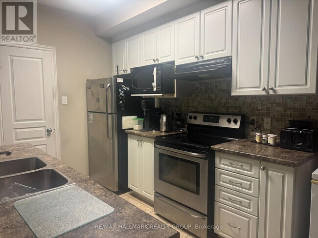 190 Hornchurch Ln in Ottawa, ON - Building Photo - Building Photo
