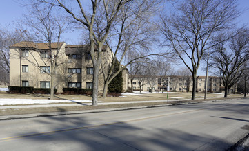 New Hampton Gardens in Milwaukee, WI - Building Photo - Building Photo