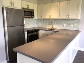 300 Wai Nani Way in Honolulu, HI - Building Photo - Building Photo