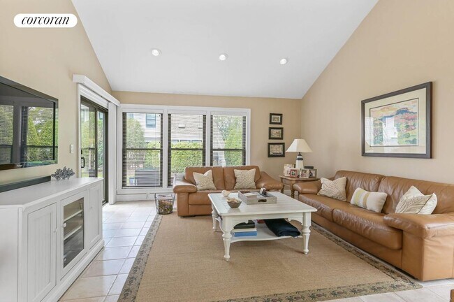 50 Hubbard Ln in Southampton, NY - Building Photo - Building Photo