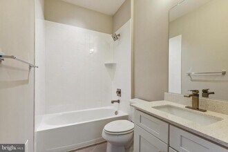 9314 Sweetbay Magnolia Ct in Fairfax, VA - Building Photo - Building Photo