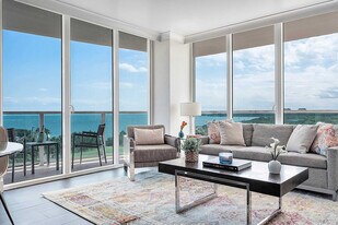 2889 McFarlane Rd in Miami, FL - Building Photo