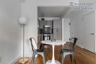 101 W 15th St in New York, NY - Foto de edificio - Building Photo