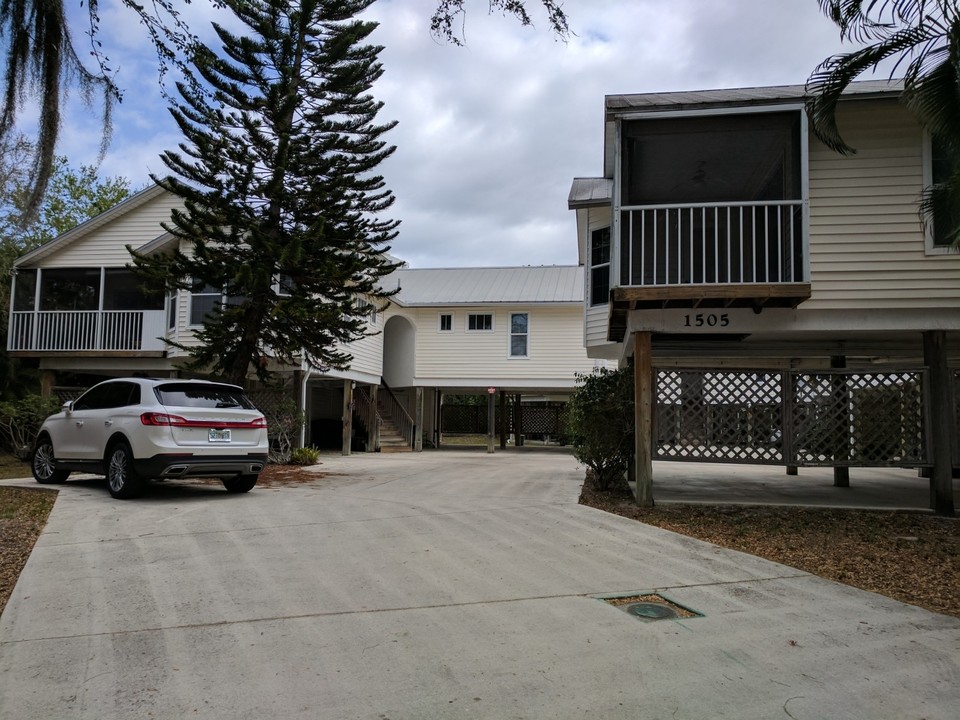 1501-1509 Palm Ave in Ft. Myers, FL - Foto de edificio