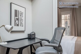 118 Christopher St, Unit SI FL5-ID1167 in New York, NY - Building Photo - Building Photo