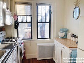 1999 Commonwealth Ave, Unit 24 in Boston, MA - Building Photo