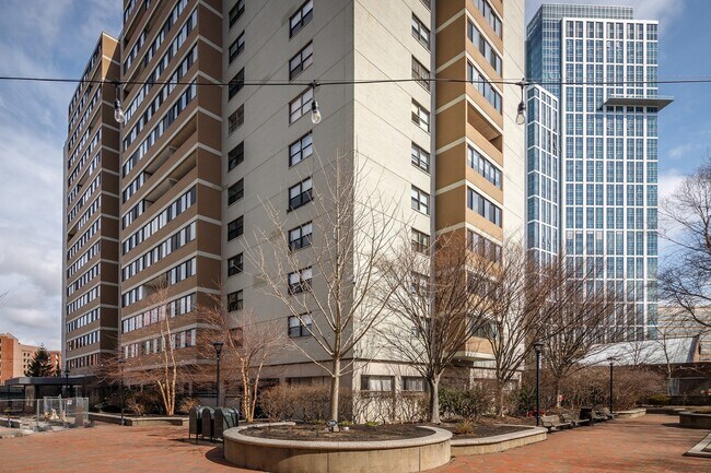 6 Whittier Pl, Unit 12H in Boston, MA - Building Photo - Building Photo