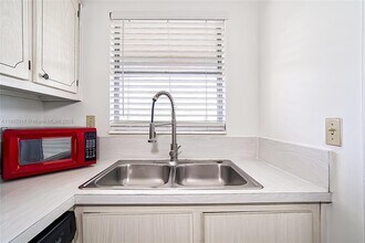 300 Layne Blvd in Hallandale Beach, FL - Building Photo - Building Photo