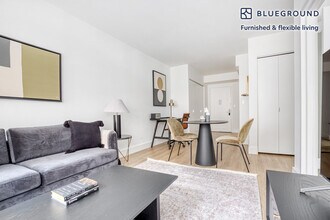 160 W 24th St in New York, NY - Foto de edificio - Building Photo