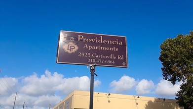 La Providencia Apartments in San Antonio, TX - Building Photo - Building Photo