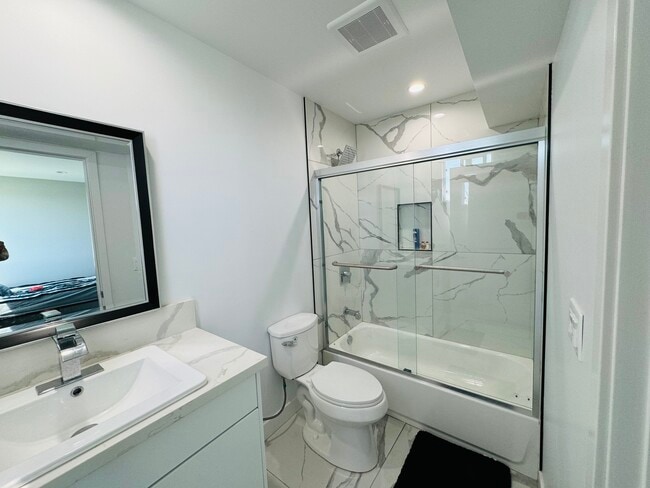 1301 N Kingsley Dr in Los Angeles, CA - Building Photo - Building Photo