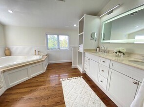 51 Cheviot Rd in Southampton, NY - Building Photo - Building Photo