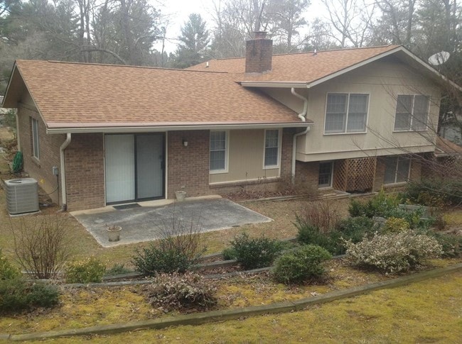 30 Ferenvilla Dr in Hendersonville, NC - Building Photo - Building Photo