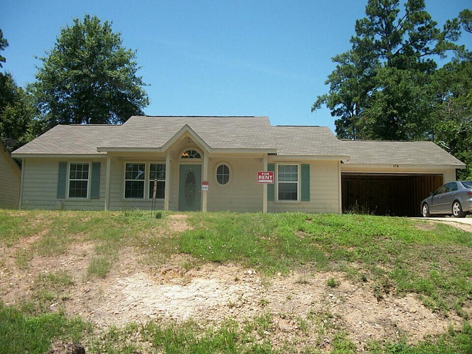 174 E Sunset Dr in Onalaska, TX - Building Photo
