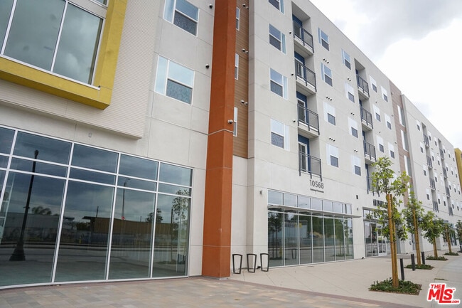 10568 Gateway Prom in El Monte, CA - Building Photo - Building Photo