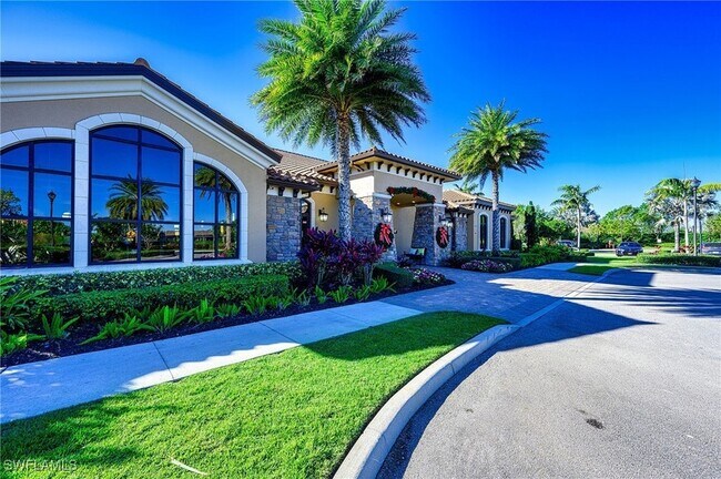8110 Calle Canovas St, Unit 933 2nd Floor in Naples, FL - Building Photo - Building Photo
