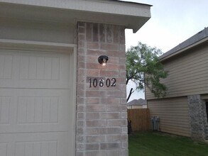 10602 Hunters Pond in San Antonio, TX - Building Photo - Building Photo