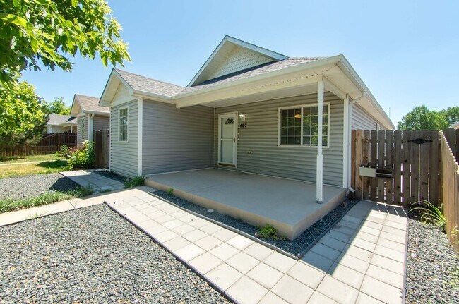 property at 407 E 5th St