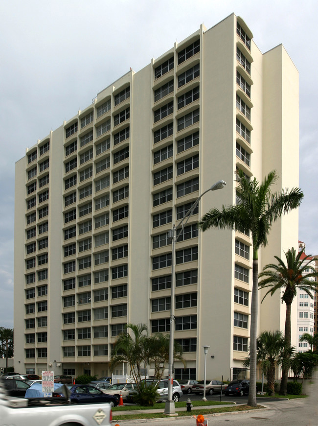 St Andrews Residence Of Palm Beach in West Palm Beach, FL - Building Photo - Building Photo