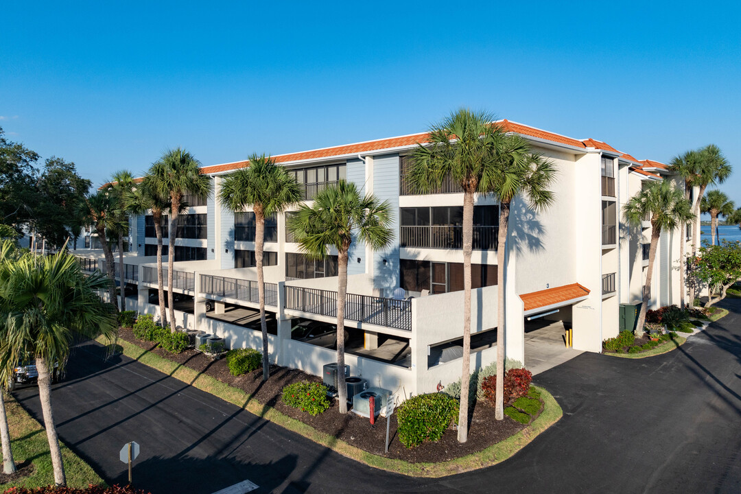 Sandpiper Key in Englewood, FL - Building Photo