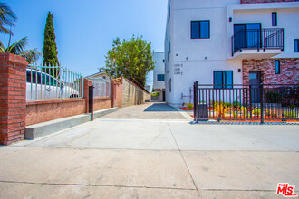 2206 Hauser Blvd in Los Angeles, CA - Building Photo - Building Photo