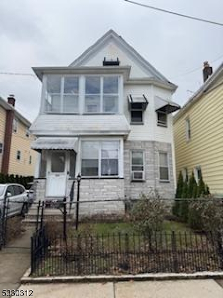 375 Highland Ave in Clifton, NJ - Building Photo