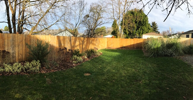 5023 NE Sumner St in Portland, OR - Foto de edificio - Building Photo