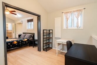 4106 NE Senate St in Portland, OR - Building Photo - Building Photo