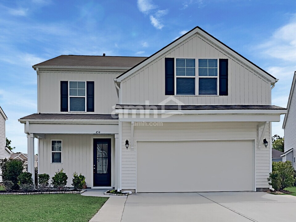 454 Forsters Tern St in Moncks Corner, SC - Building Photo