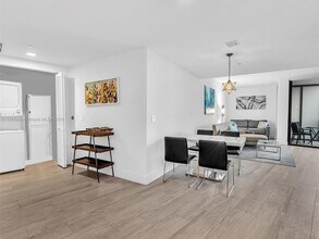 121 NE 34th St in Miami, FL - Building Photo - Building Photo