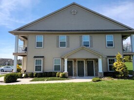 2028 Shady Oak Dr in Mount Joy, PA - Building Photo